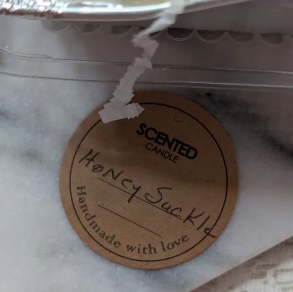 Hand Poured Cream & Yellow Shaped Wax Melts - Picture 3 of 6